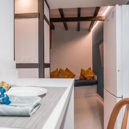 Apartment Qh Eme *