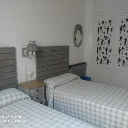 Old Town Hostal *