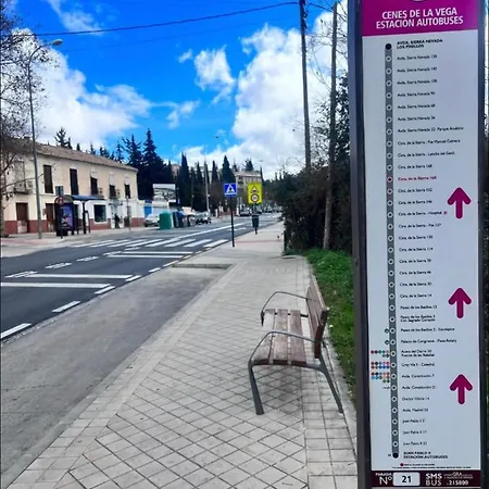 Casa Ideal Familias Y Grupos Con Balcones Exterior Soleada Patios Cerca Alhambra, Sierra Nevada, Rio Genil, Lancha Del Genil, Parque Llano Y Reloj Del Sol Con Barbacoas, Campo De Futbol, Circuito Gimnasia Homestay Granada