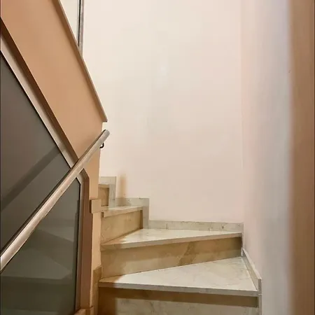 Casa Ideal Familias Y Grupos Con Balcones Exterior Soleada Patios Cerca Alhambra, Sierra Nevada, Rio Genil, Lancha Del Genil, Parque Llano Y Reloj Del Sol Con Barbacoas, Campo De Futbol, Circuito Gimnasia Homestay Granada