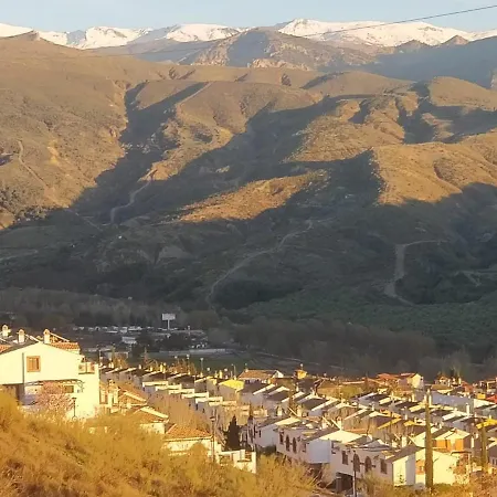 Casa Ideal Familias Y Grupos Con Balcones Exterior Soleada Patios Cerca Alhambra, Sierra Nevada, Rio Genil, Lancha Del Genil, Parque Llano Y Reloj Del Sol Con Barbacoas, Campo De Futbol, Circuito Gimnasia Homestay Granada