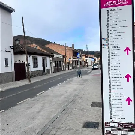 Homestay Casa Ideal Familias Y Grupos Con Balcones Exterior Soleada Patios Cerca Alhambra, Sierra Nevada, Rio Genil, Lancha Del Genil, Parque Llano Y Reloj Del Sol Con Barbacoas, Campo De Futbol, Circuito Gimnasia *