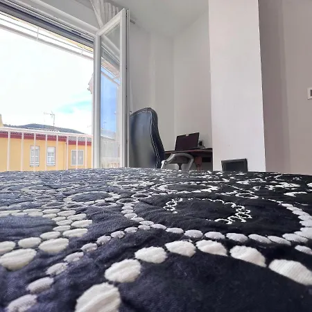 Casa Ideal Familias Y Grupos Con Balcones Exterior Soleada Patios Cerca Alhambra, Sierra Nevada, Rio Genil, Lancha Del Genil, Parque Llano Y Reloj Del Sol Con Barbacoas, Campo De Futbol, Circuito Gimnasia Homestay Granada
