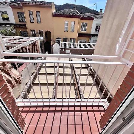 Homestay Casa Ideal Familias Y Grupos Con Balcones Exterior Soleada Patios Cerca Alhambra, Sierra Nevada, Rio Genil, Lancha Del Genil, Parque Llano Y Reloj Del Sol Con Barbacoas, Campo De Futbol, Circuito Gimnasia Granada