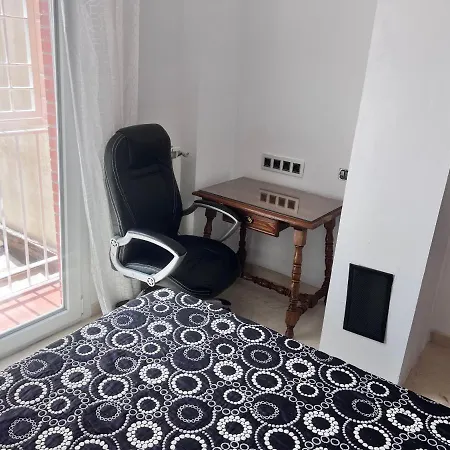 Casa Ideal Familias Y Grupos Con Balcones Exterior Soleada Patios Cerca Alhambra, Sierra Nevada, Rio Genil, Lancha Del Genil, Parque Llano Y Reloj Del Sol Con Barbacoas, Campo De Futbol, Circuito Gimnasia Granada