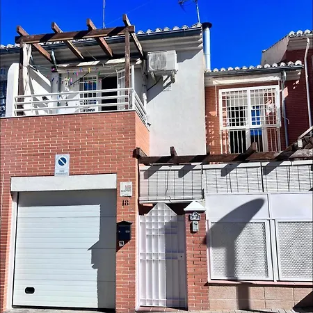 Casa Ideal Familias Y Grupos Con Balcones Exterior Soleada Patios Cerca Alhambra, Sierra Nevada, Rio Genil, Lancha Del Genil, Parque Llano Y Reloj Del Sol Con Barbacoas, Campo De Futbol, Circuito Gimnasia