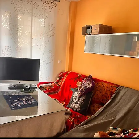 Homestay Casa Ideal Familias Y Grupos Con Balcones Exterior Soleada Patios Cerca Alhambra, Sierra Nevada, Rio Genil, Lancha Del Genil, Parque Llano Y Reloj Del Sol Con Barbacoas, Campo De Futbol, Circuito Gimnasia *