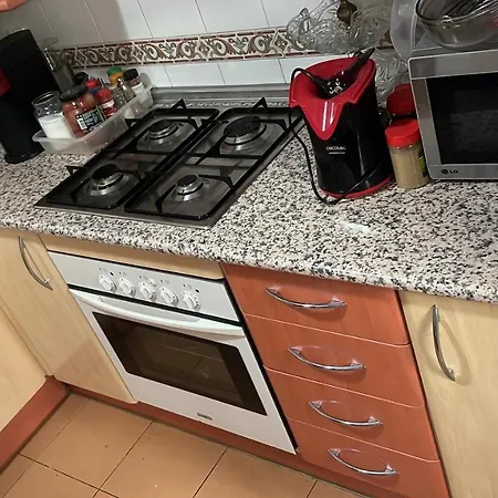 Casa Ideal Familias Y Grupos Con Balcones Exterior Soleada Patios Cerca Alhambra, Sierra Nevada, Rio Genil, Lancha Del Genil, Parque Llano Y Reloj Del Sol Con Barbacoas, Campo De Futbol, Circuito Gimnasia Homestay