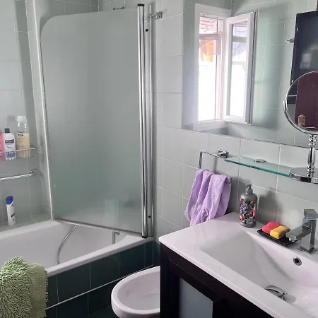 Casa Ideal Familias Y Grupos Con Balcones Exterior Soleada Patios Cerca Alhambra, Sierra Nevada, Rio Genil, Lancha Del Genil, Parque Llano Y Reloj Del Sol Con Barbacoas, Campo De Futbol, Circuito Gimnasia *