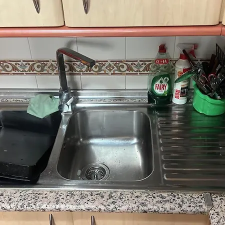 Homestay Casa Ideal Familias Y Grupos Con Balcones Exterior Soleada Patios Cerca Alhambra, Sierra Nevada, Rio Genil, Lancha Del Genil, Parque Llano Y Reloj Del Sol Con Barbacoas, Campo De Futbol, Circuito Gimnasia