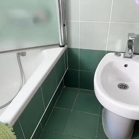 Casa Ideal Familias Y Grupos Con Balcones Exterior Soleada Patios Cerca Alhambra, Sierra Nevada, Rio Genil, Lancha Del Genil, Parque Llano Y Reloj Del Sol Con Barbacoas, Campo De Futbol, Circuito Gimnasia Homestay