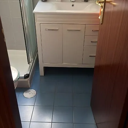 Casa Ideal Familias Y Grupos Con Balcones Exterior Soleada Patios Cerca Alhambra, Sierra Nevada, Rio Genil, Lancha Del Genil, Parque Llano Y Reloj Del Sol Con Barbacoas, Campo De Futbol, Circuito Gimnasia Homestay Granada