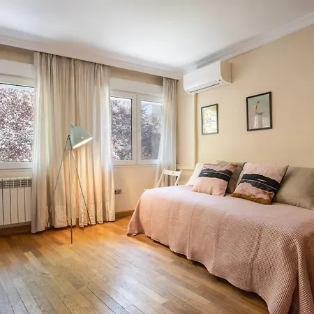 Centrico Y Espacioso. Parking Gratuito. Apartamento