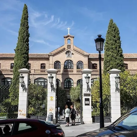 Centrico Y Espacioso. Parking Gratuito. Apartamento Granada
