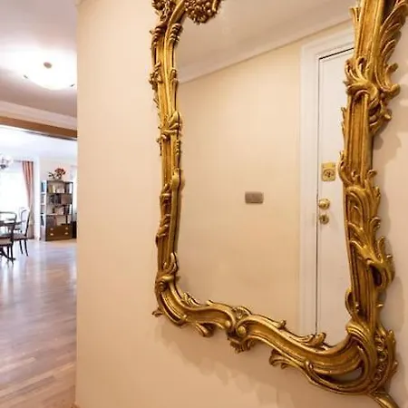 Centrico Y Espacioso. Parking Gratuito. Apartamento Granada