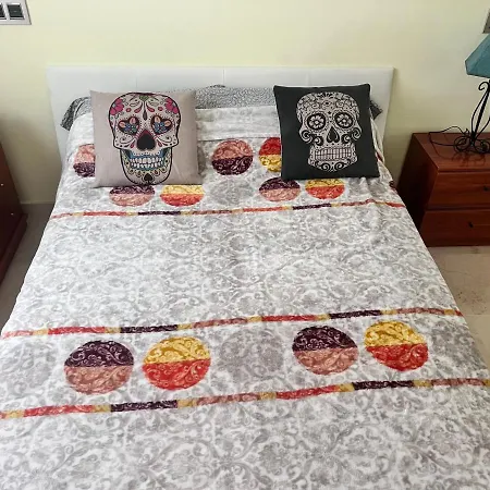 Homestay Casa Ideal Familias Y Grupos Con Balcones Exterior Soleada Patios Cerca Alhambra, Sierra Nevada, Rio Genil, Lancha Del Genil, Parque Llano Y Reloj Del Sol Con Barbacoas, Campo De Futbol, Circuito Gimnasia