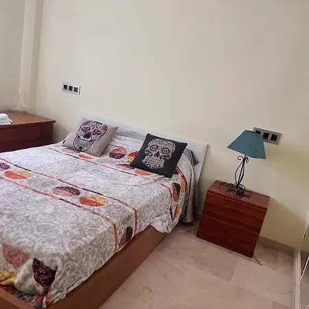 Casa Ideal Familias Y Grupos Con Balcones Exterior Soleada Patios Cerca Alhambra, Sierra Nevada, Rio Genil, Lancha Del Genil, Parque Llano Y Reloj Del Sol Con Barbacoas, Campo De Futbol, Circuito Gimnasia Homestay Granada