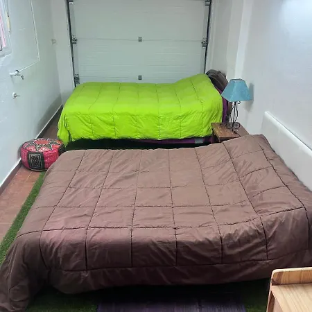 Homestay Casa Ideal Familias Y Grupos Con Balcones Exterior Soleada Patios Cerca Alhambra, Sierra Nevada, Rio Genil, Lancha Del Genil, Parque Llano Y Reloj Del Sol Con Barbacoas, Campo De Futbol, Circuito Gimnasia
