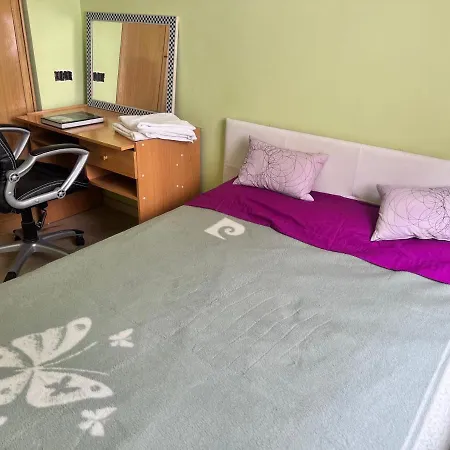 Casa Ideal Familias Y Grupos Con Balcones Exterior Soleada Patios Cerca Alhambra, Sierra Nevada, Rio Genil, Lancha Del Genil, Parque Llano Y Reloj Del Sol Con Barbacoas, Campo De Futbol, Circuito Gimnasia Homestay *