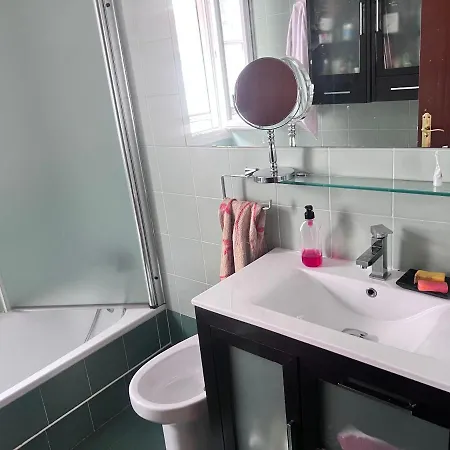 Casa Ideal Familias Y Grupos Con Balcones Exterior Soleada Patios Cerca Alhambra, Sierra Nevada, Rio Genil, Lancha Del Genil, Parque Llano Y Reloj Del Sol Con Barbacoas, Campo De Futbol, Circuito Gimnasia Homestay *