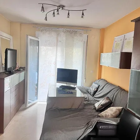 Casa Ideal Familias Y Grupos Con Balcones Exterior Soleada Patios Cerca Alhambra, Sierra Nevada, Rio Genil, Lancha Del Genil, Parque Llano Y Reloj Del Sol Con Barbacoas, Campo De Futbol, Circuito Gimnasia Homestay *