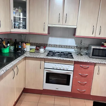 Casa Ideal Familias Y Grupos Con Balcones Exterior Soleada Patios Cerca Alhambra, Sierra Nevada, Rio Genil, Lancha Del Genil, Parque Llano Y Reloj Del Sol Con Barbacoas, Campo De Futbol, Circuito Gimnasia Homestay Granada