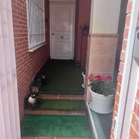 Casa Ideal Familias Y Grupos Con Balcones Exterior Soleada Patios Cerca Alhambra, Sierra Nevada, Rio Genil, Lancha Del Genil, Parque Llano Y Reloj Del Sol Con Barbacoas, Campo De Futbol, Circuito Gimnasia Homestay Granada
