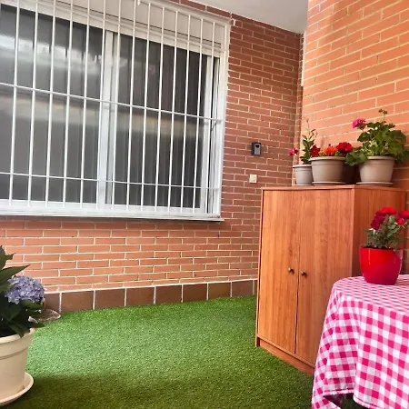 Casa Ideal Familias Y Grupos Con Balcones Exterior Soleada Patios Cerca Alhambra, Sierra Nevada, Rio Genil, Lancha Del Genil, Parque Llano Y Reloj Del Sol Con Barbacoas, Campo De Futbol, Circuito Gimnasia *