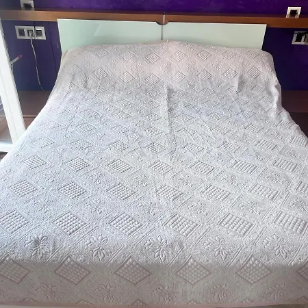 Homestay Casa Ideal Familias Y Grupos Con Balcones Exterior Soleada Patios Cerca Alhambra, Sierra Nevada, Rio Genil, Lancha Del Genil, Parque Llano Y Reloj Del Sol Con Barbacoas, Campo De Futbol, Circuito Gimnasia Granada