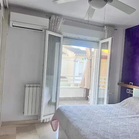 Homestay Casa Ideal Familias Y Grupos Con Balcones Exterior Soleada Patios Cerca Alhambra, Sierra Nevada, Rio Genil, Lancha Del Genil, Parque Llano Y Reloj Del Sol Con Barbacoas, Campo De Futbol, Circuito Gimnasia