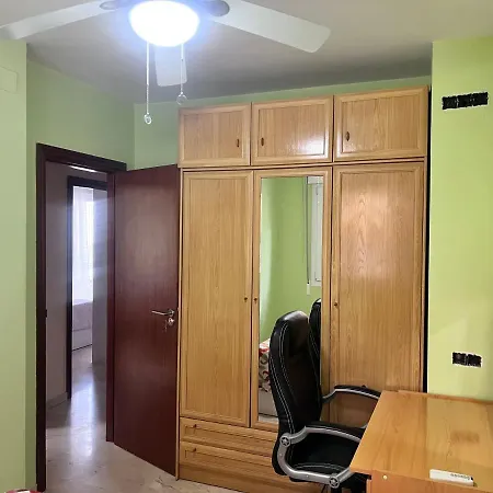 Homestay Casa Ideal Familias Y Grupos Con Balcones Exterior Soleada Patios Cerca Alhambra, Sierra Nevada, Rio Genil, Lancha Del Genil, Parque Llano Y Reloj Del Sol Con Barbacoas, Campo De Futbol, Circuito Gimnasia