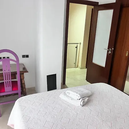 Casa Ideal Familias Y Grupos Con Balcones Exterior Soleada Patios Cerca Alhambra, Sierra Nevada, Rio Genil, Lancha Del Genil, Parque Llano Y Reloj Del Sol Con Barbacoas, Campo De Futbol, Circuito Gimnasia Homestay Granada