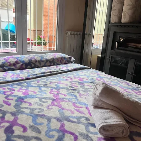 Homestay Casa Ideal Familias Y Grupos Con Balcones Exterior Soleada Patios Cerca Alhambra, Sierra Nevada, Rio Genil, Lancha Del Genil, Parque Llano Y Reloj Del Sol Con Barbacoas, Campo De Futbol, Circuito Gimnasia *