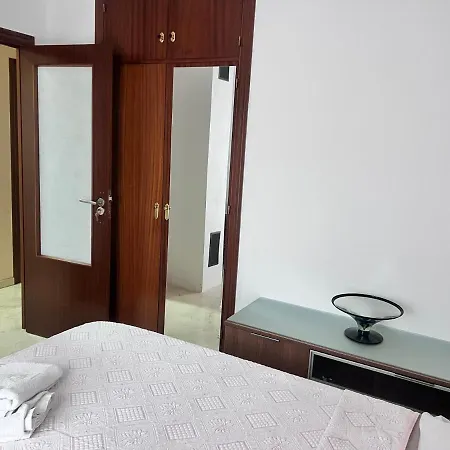 Casa Ideal Familias Y Grupos Con Balcones Exterior Soleada Patios Cerca Alhambra, Sierra Nevada, Rio Genil, Lancha Del Genil, Parque Llano Y Reloj Del Sol Con Barbacoas, Campo De Futbol, Circuito Gimnasia Homestay Granada
