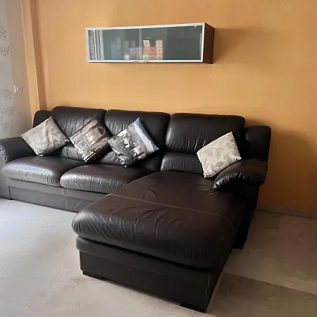 Casa Ideal Familias Y Grupos Con Balcones Exterior Soleada Patios Cerca Alhambra, Sierra Nevada, Rio Genil, Lancha Del Genil, Parque Llano Y Reloj Del Sol Con Barbacoas, Campo De Futbol, Circuito Gimnasia Granada