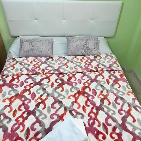 Casa Ideal Familias Y Grupos Con Balcones Exterior Soleada Patios Cerca Alhambra, Sierra Nevada, Rio Genil, Lancha Del Genil, Parque Llano Y Reloj Del Sol Con Barbacoas, Campo De Futbol, Circuito Gimnasia
