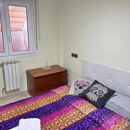 Homestay Casa Ideal Familias Y Grupos Con Balcones Exterior Soleada Patios Cerca Alhambra, Sierra Nevada, Rio Genil, Lancha Del Genil, Parque Llano Y Reloj Del Sol Con Barbacoas, Campo De Futbol, Circuito Gimnasia *