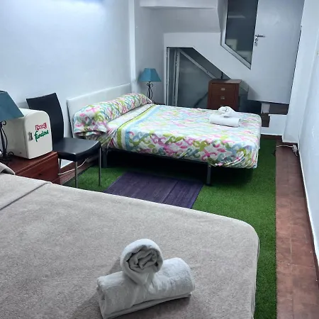 Homestay Casa Ideal Familias Y Grupos Con Balcones Exterior Soleada Patios Cerca Alhambra, Sierra Nevada, Rio Genil, Lancha Del Genil, Parque Llano Y Reloj Del Sol Con Barbacoas, Campo De Futbol, Circuito Gimnasia Granada