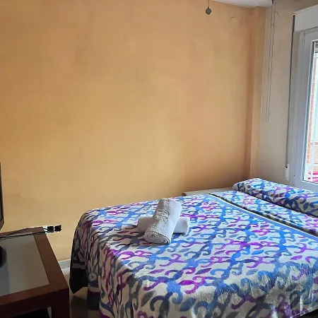 Casa Ideal Familias Y Grupos Con Balcones Exterior Soleada Patios Cerca Alhambra, Sierra Nevada, Rio Genil, Lancha Del Genil, Parque Llano Y Reloj Del Sol Con Barbacoas, Campo De Futbol, Circuito Gimnasia Granada