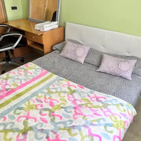 Homestay Casa Ideal Familias Y Grupos Con Balcones Exterior Soleada Patios Cerca Alhambra, Sierra Nevada, Rio Genil, Lancha Del Genil, Parque Llano Y Reloj Del Sol Con Barbacoas, Campo De Futbol, Circuito Gimnasia Granada