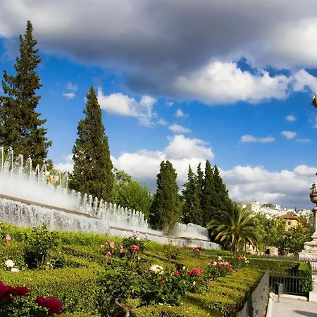 Junto A Jardines Del Triunfo