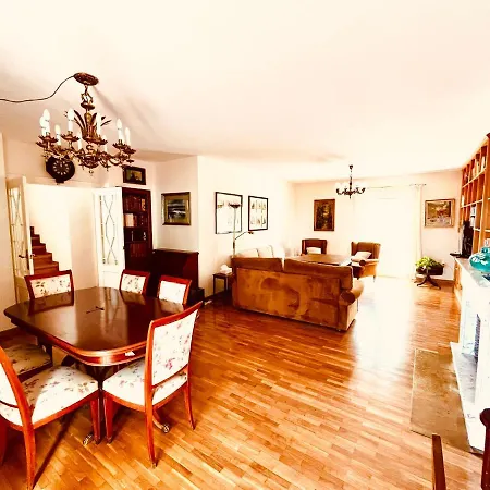 Mercedes Villa *