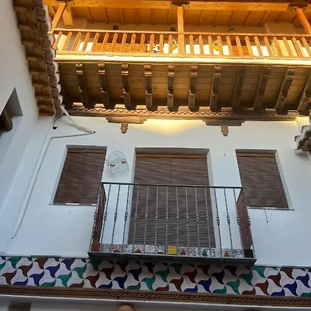 Patio De Leones *