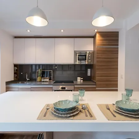 Chezmoihomes Plaza Nueva Deluxe