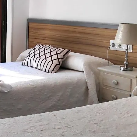 Vakantiehuis Madinat Garnata, Parking & Rooftop Terrace *