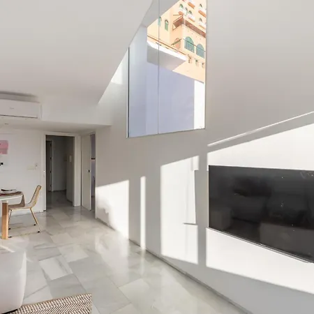 My White Wall Realejo Apartment