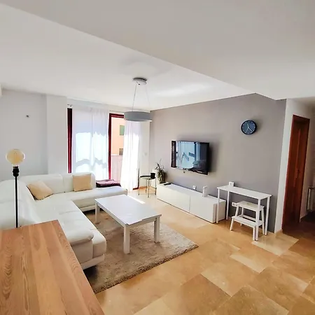 Apartamento, Piscina Y Parking Tico Medina