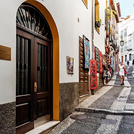 Tuguest Nazari Caldereria - Free Parking Granada