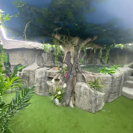 Futurotel Space Garden Hostal *