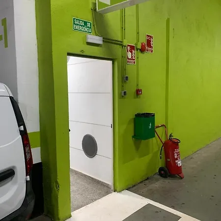 Apartamentos Caballerizas Granada Con Parking Gratuito En Pleno Centro * Гранада